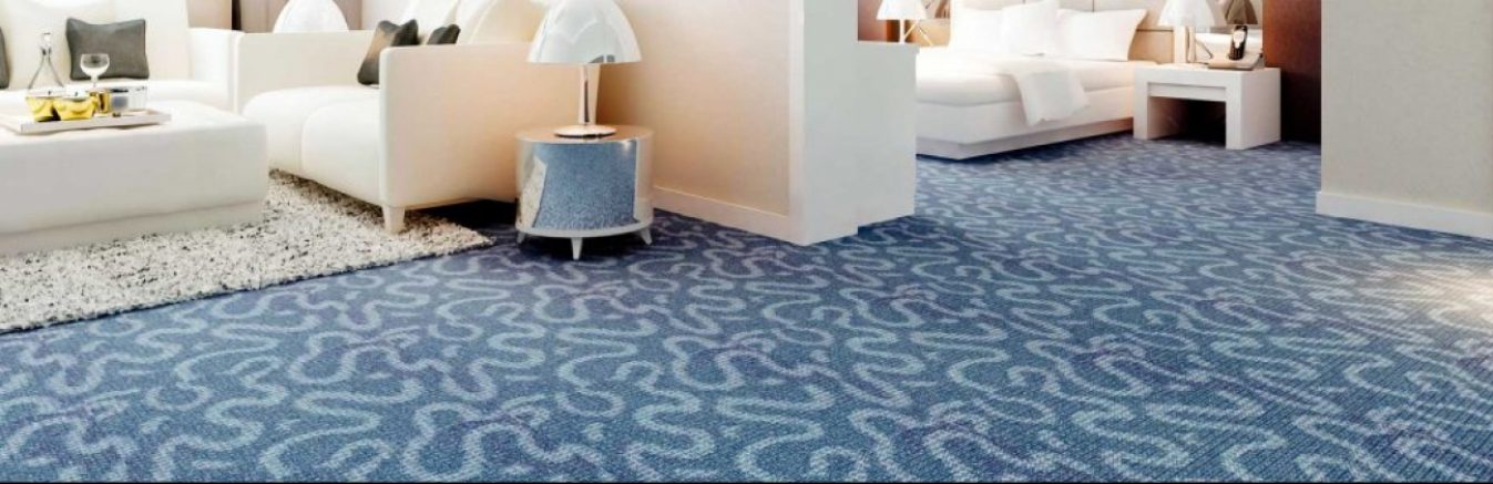 Hotel room with blue carpet in Birmingham